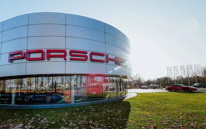 Porsche Cayenne cena 951000 przebieg: 15, rok produkcji 2023 z Dąbrowa Białostocka małe 46